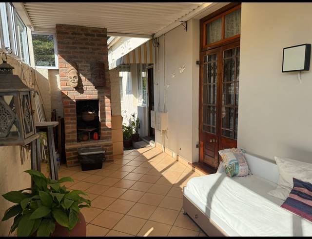 2 BEDROOM APARTMENT FOR SALE IN ESSENWOOD
